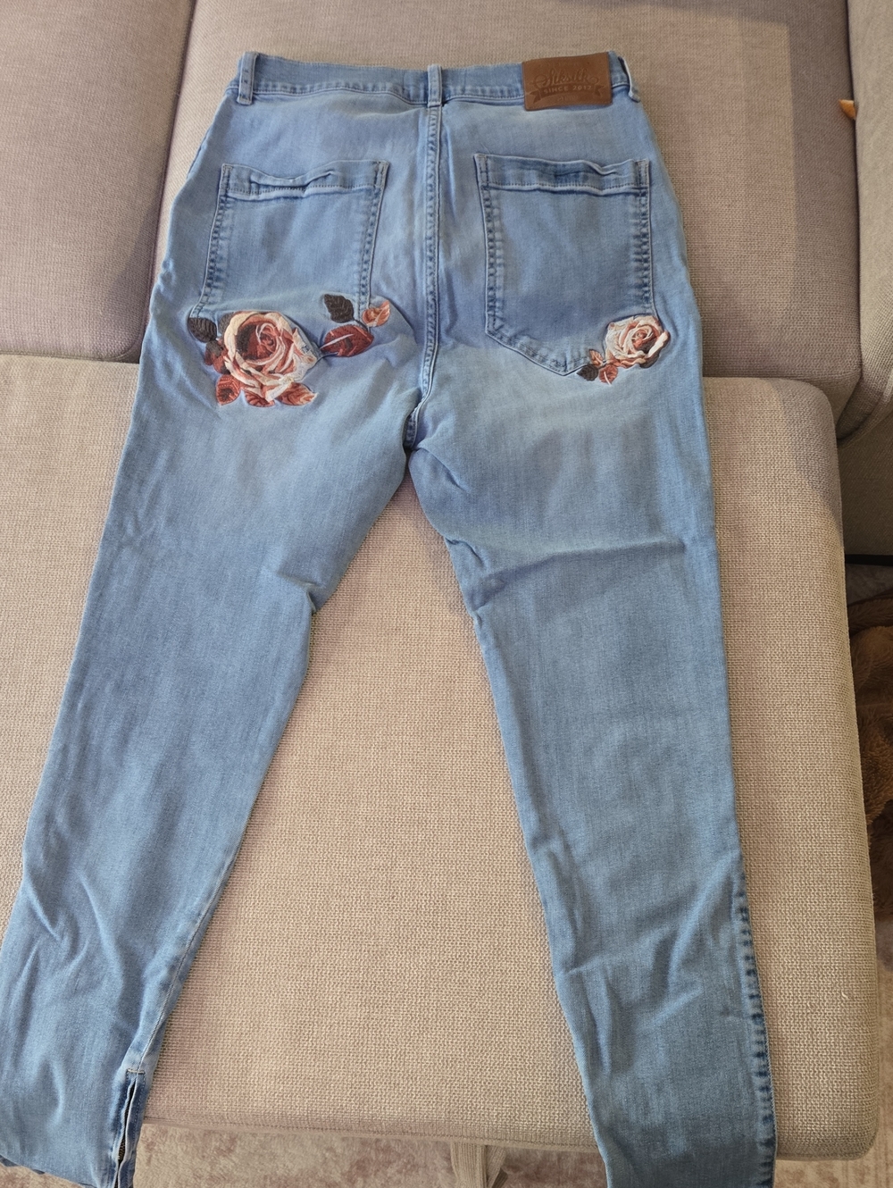 Men's Light Blue Skinny Jeans with Rose Embroidery